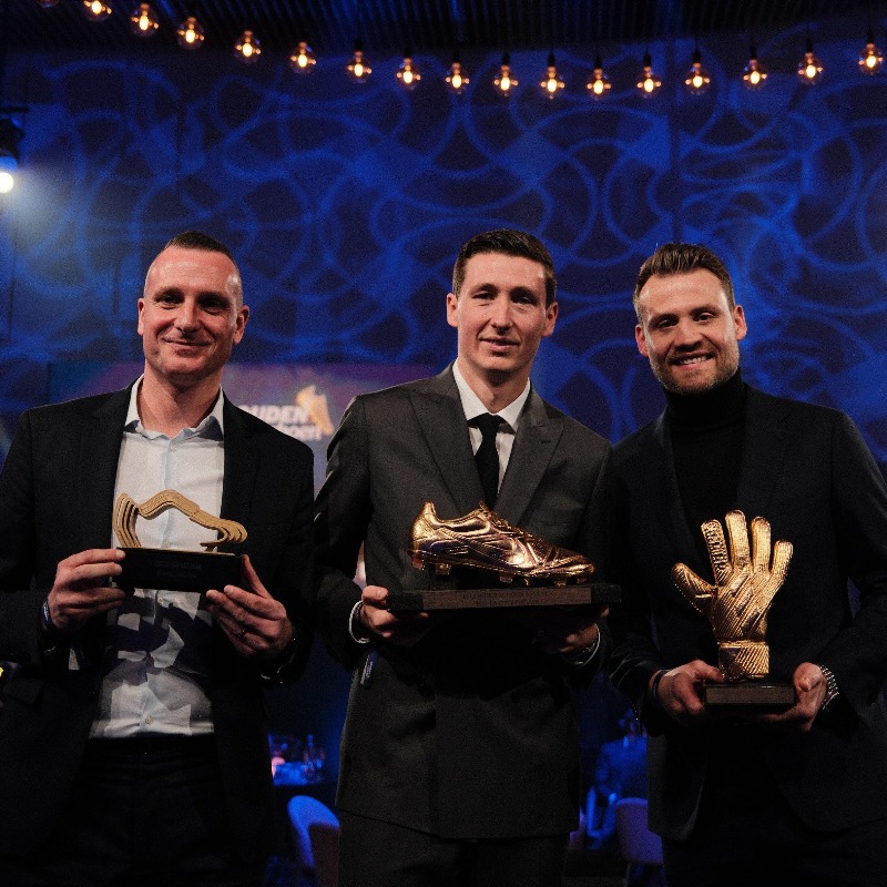 ClubBrugge's tweet photo. Taking home the trophies. ⭐️⭐️⭐️ #GoudenSchoen2024