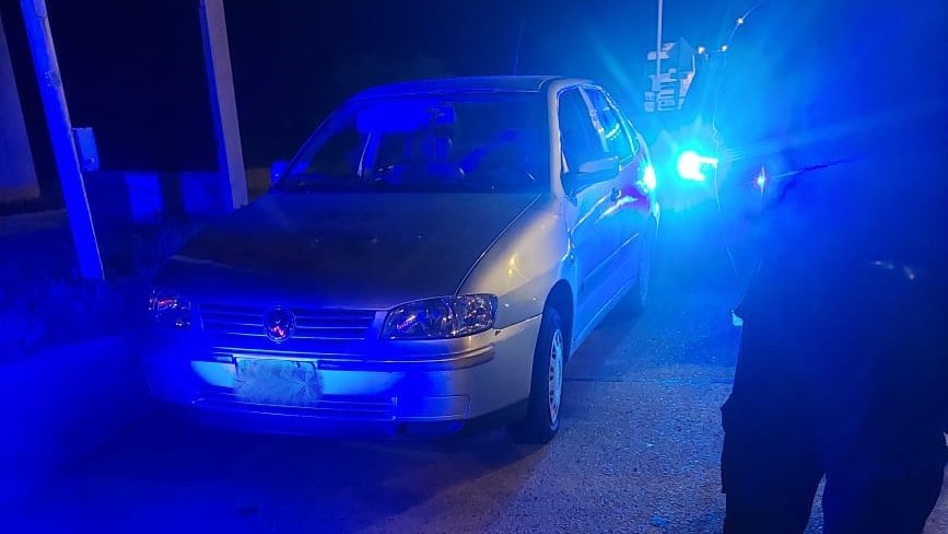 RedSegVial's tweet photo. #RN168 #TúnelSubfluvial
🚔Se detuvo la marcha de un auto que realizaba maniobras peligrosas.

👉Su conductor dio resultado positivo elevado de alcoholemia (2.68 g/l).

📝Se labró el acta de infracción, se retuvo su licencia  y el vehículo fue remitido.

❌🍷Al volante, alcohol 0. https://t.co/ij9MtpJg62