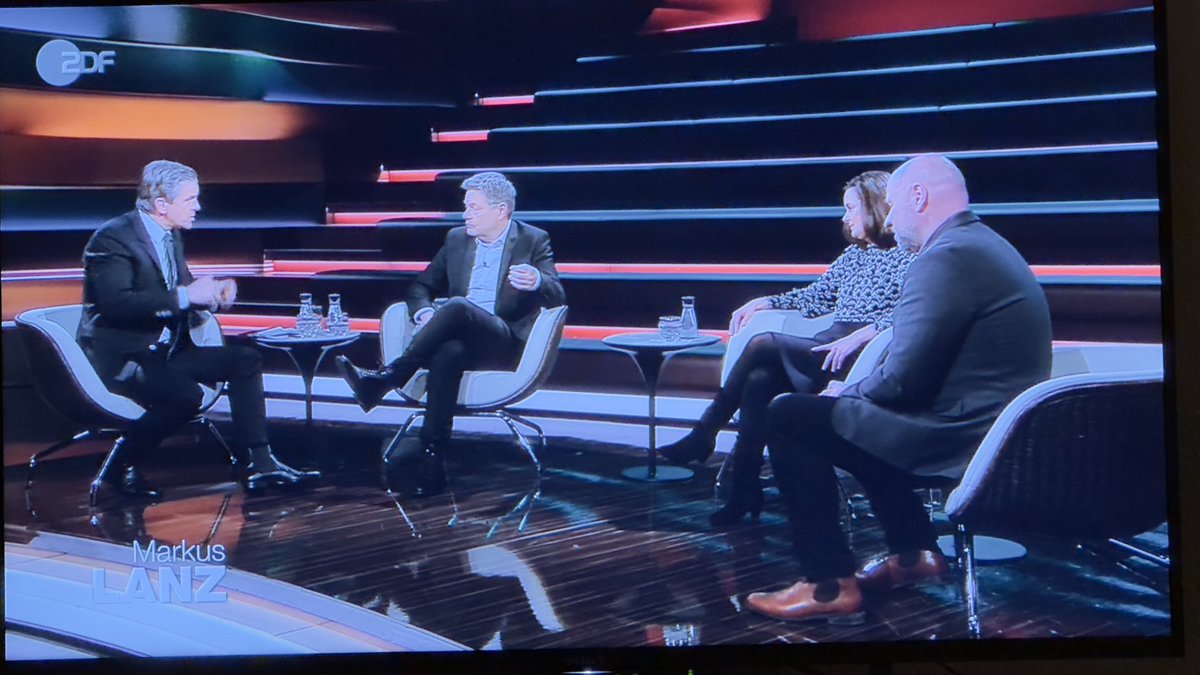 MckStf's tweet photo. Wie heißt diese Comedy-Show mit #Sundermeyer und #Habeck ???😂 https://t.co/94EykYo9JJ