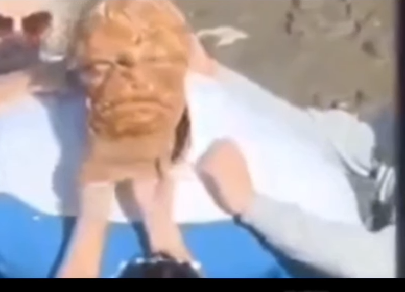 HkPoWa's tweet photo. @LESDOSSIERSGEEK Ca rend bizarre ... aprés le practicle+CGI qui doit faire cette effet. Il y a des leaks de tournage qui montre bien l'acteur avec le full costume ... https://t.co/V2ltY4UXg4