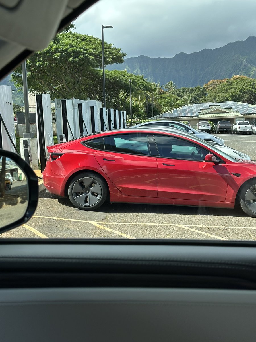 mcuff's tweet photo. Charging a Rivian at the Bay View golf course Supercharger in Kaneohe: https://t.co/G7h9KmZ8iK