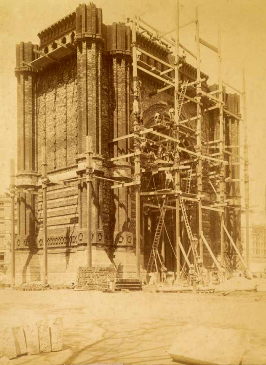 historiesdebcn's tweet photo. Havíeu vist l'Arc de Triomf en construcció? Fotografia de 1888. 

📷 Art Institute of Chicago https://t.co/yFehqCwjOa