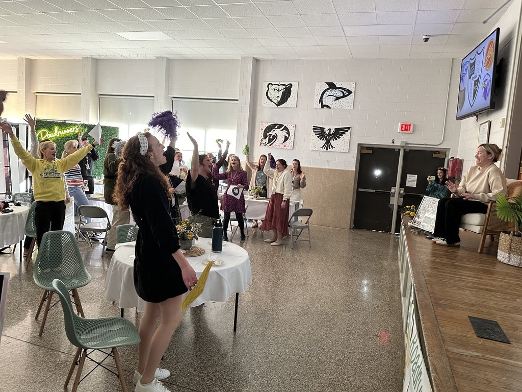 weRrandolph's tweet photo. The RES faculty and staff joined together this afternoon to celebrate 5 FABULOUS YEARS of Dr. Reams. Her dedication and heartfelt leadership to our Roadrunner family has created a lasting positive impact. She will be greatly missed by all. 💚💛
#onemoredaytogether #weRrandolph https://t.co/muqXBHsdwu