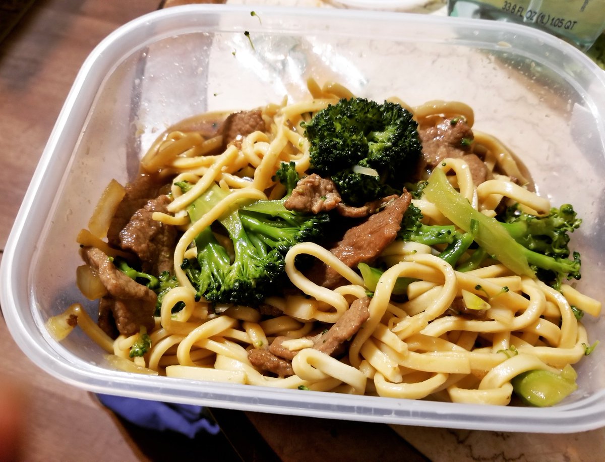 DaKount's tweet photo. #Tuesdaydinner Beef, broccoli and noodles for Tuesday dinner 😋😁👍🏾!
Yummy yum sauce!
#dinnertime
@reneknottsports @RandiNaughton @andybankertv @AngelaWinbush7 @CharlieMarlow_ @BeingBlairLedet @tiffany12281629 @AugieNash @sherylunderwood 
Enjoy your day 💞 https://t.co/56TqxQpYlq