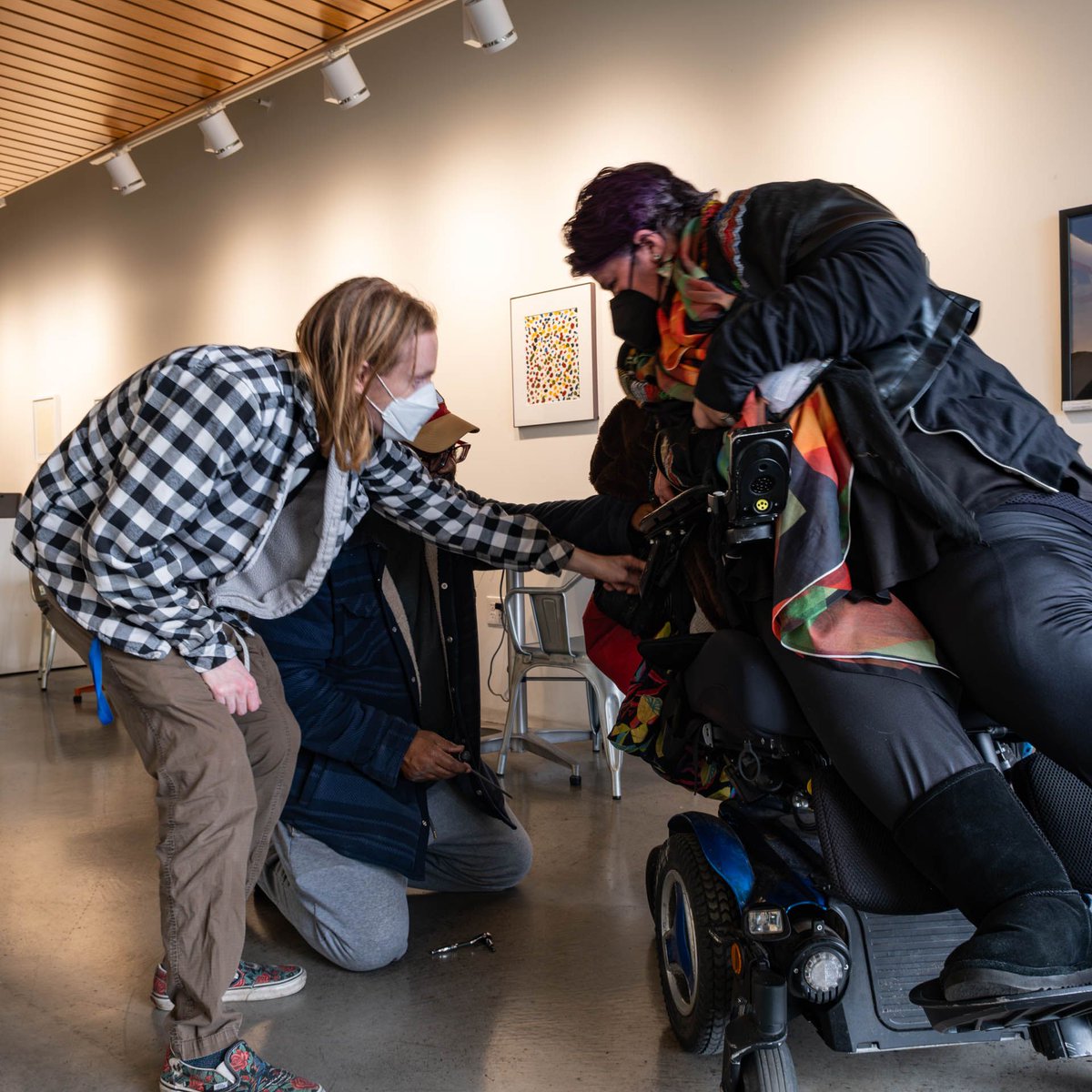 EasyDoesIt_ES's tweet photo. Our repair techs Rick and Darius were pleased to be able to offer Wheelchair Rescue to Disability Justice organizer Maya Scott-Chung. Who needs her chair in working order to host her Disability Justice Community Story Quilt workshop with @thecilofficial. https://t.co/uq5gOGwzt2 https://t.co/QDLYEJEcVh