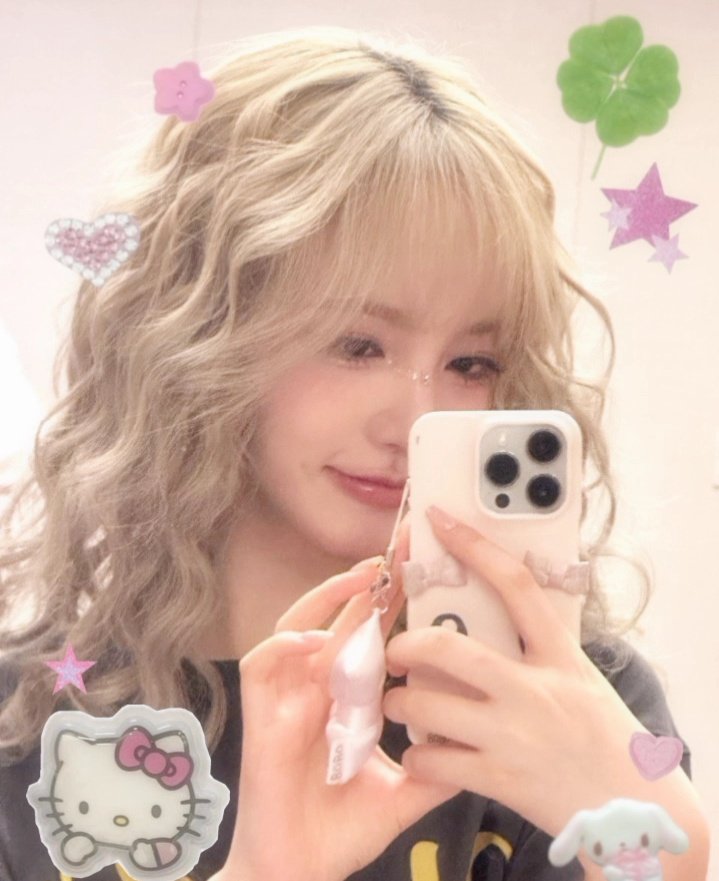 zlizeu's tweet photo. I'm totally crushing on my curly 'do! It's like my hair is giving me a cuteness, and I'm feeling all sorts of cute and confident. The bouncy curls are adding a playful touch to my look, and I'm loving the way they frame my face. Who knew being curly could be so adorable-? https://t.co/GR5N27FwWA