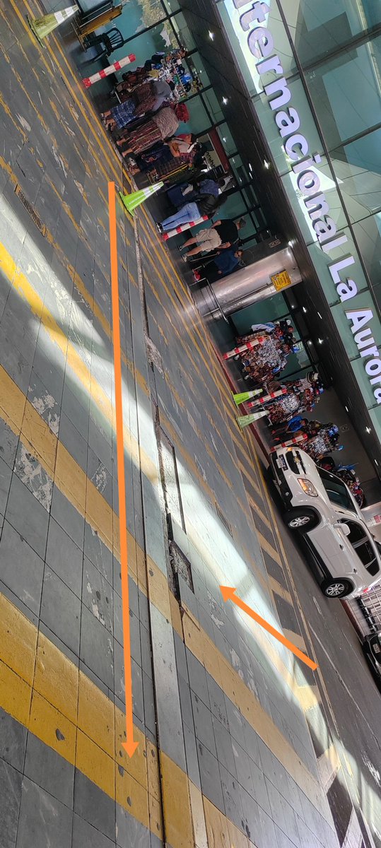 eabarahona's tweet photo. Lo bueno es que es Aeropuerto Internacional y que todo está cambiando dicen jajajaja @_cristiangt @aldodavila_gt @GuatemalaGob @CIV_Guatemala https://t.co/nKYIzjusWN
