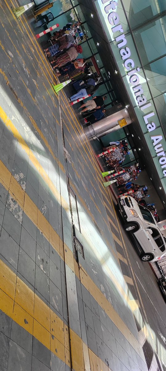 eabarahona's tweet photo. Lo bueno es que es Aeropuerto Internacional y que todo está cambiando dicen jajajaja @_cristiangt @aldodavila_gt @GuatemalaGob @CIV_Guatemala https://t.co/nKYIzjusWN