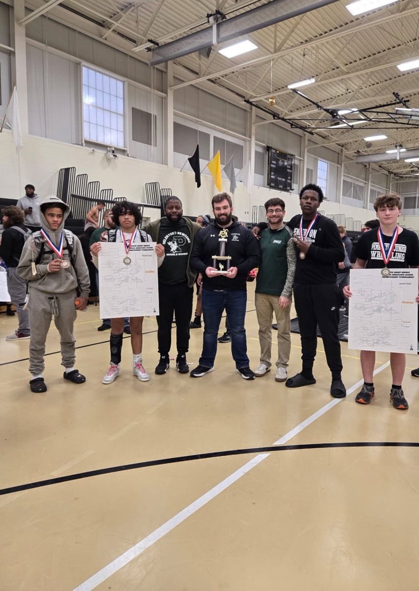 Congrats to the HFMS Wrestling team for taking 4th place in the county this weekend!!!

Individual placewinners as well:

Eddie Keenan: 1st Place
John Silva: 1st Place
Dani Flores: 3rd Place
Josh Dixon: 3rd Place
Dimitri Donald: 6th Place