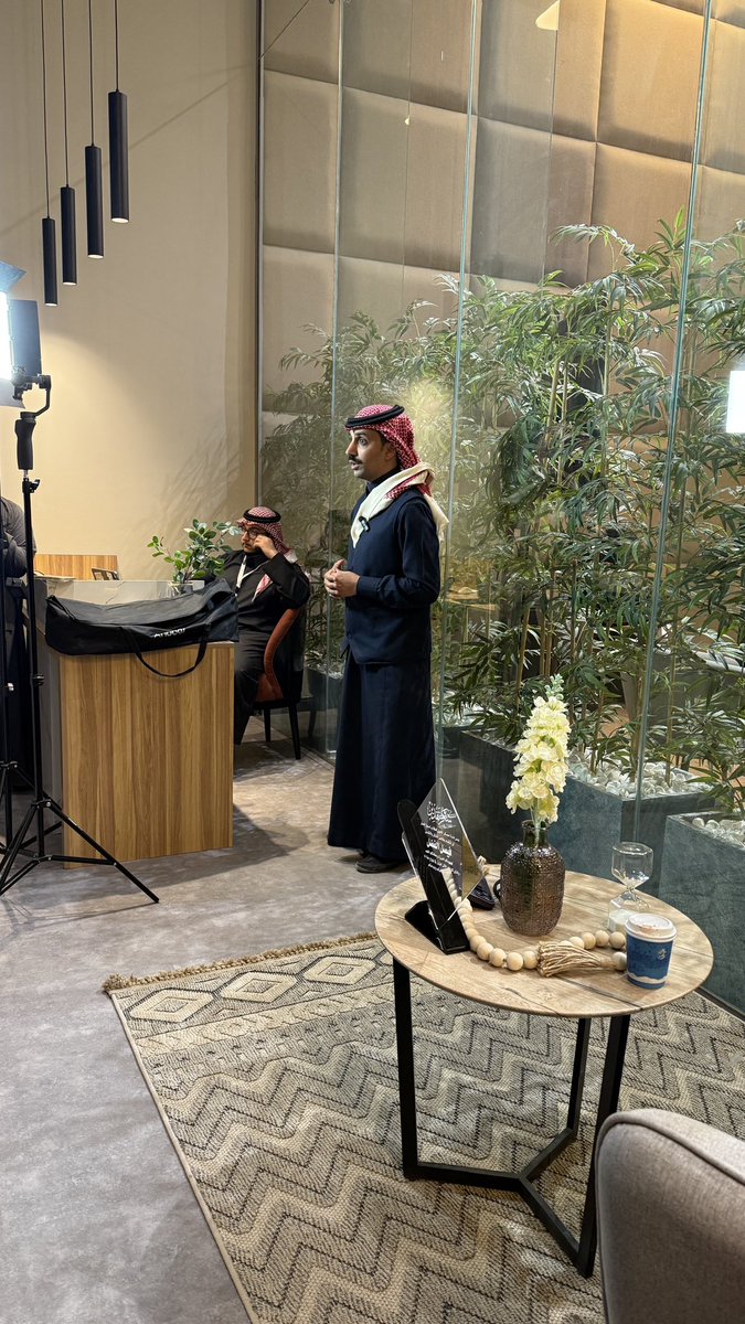 itluli's tweet photo. أود أن أوجه شكر خ��ص للأستاذ فيصل الفضل على جهده ووقته الثمين معنا. كان تعاونه هو سبيلنا نحو تحقيق هذا النجاح، بالإضافة إلى نصائحه الثمينه التي ألهمت الحضور. احترامي وتقديري لك؛ شكرًا لك 🙏🏻@FAISEL_ALFADHEL https://t.co/GT9JZ5xYON