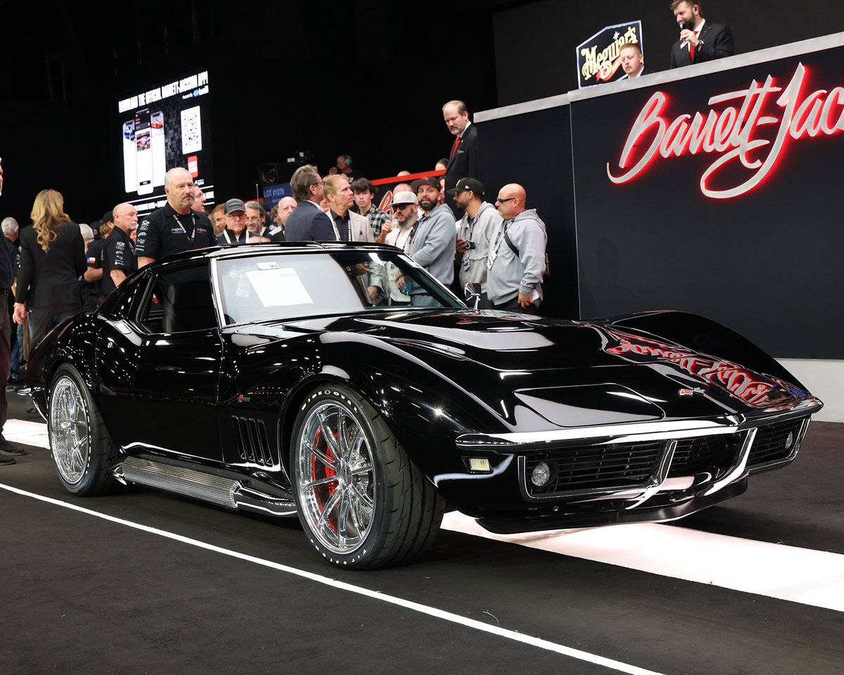 Barrett_Jackson's tweet image. Classic looks meet today's performance! This custom 1968 @Chevrolet #Corvette is powered by an all-new GM Performance Crate Package with a #supercharged 650hp #LT4 engine. It sold for $418,000 at the 2025 Scottsdale Auction. 

Learn more: bit.ly/SD25TW-1968Che…
