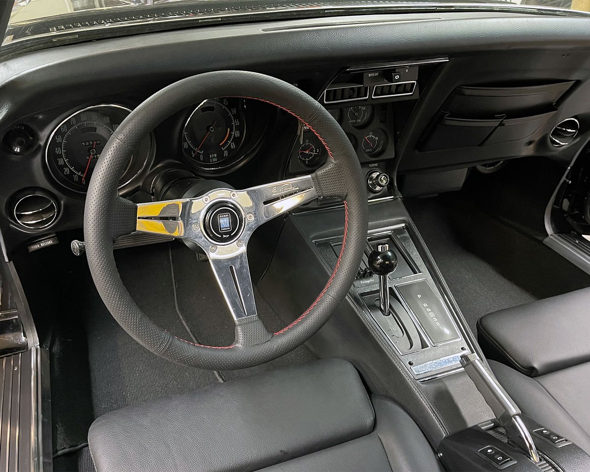 Barrett_Jackson's tweet image. Classic looks meet today's performance! This custom 1968 @Chevrolet #Corvette is powered by an all-new GM Performance Crate Package with a #supercharged 650hp #LT4 engine. It sold for $418,000 at the 2025 Scottsdale Auction. 

Learn more: bit.ly/SD25TW-1968Che…