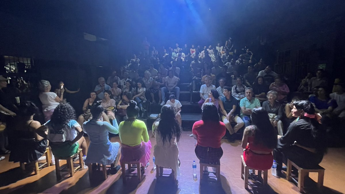 Vivimos las artes escénicas como espacio para la comprensión del ser, de su sentir, de su actuar, de su valor por encima del apego al dinero y la acumulación de riquezas materiales.