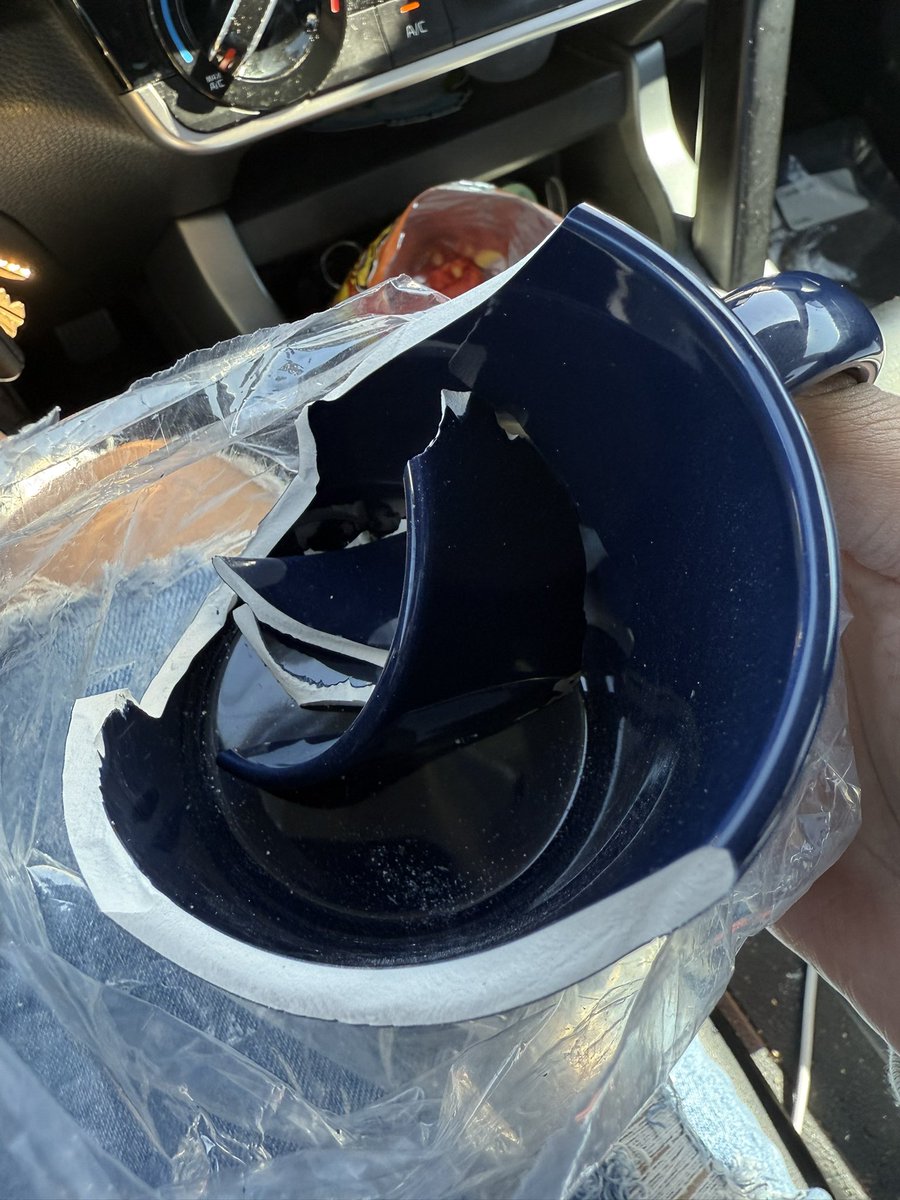bompsie16's tweet photo. went to zayns show in vegas and my cup broke on the way home💔 @inZAYN #ZaynSTTSTour https://t.co/NrvWNAoxjT