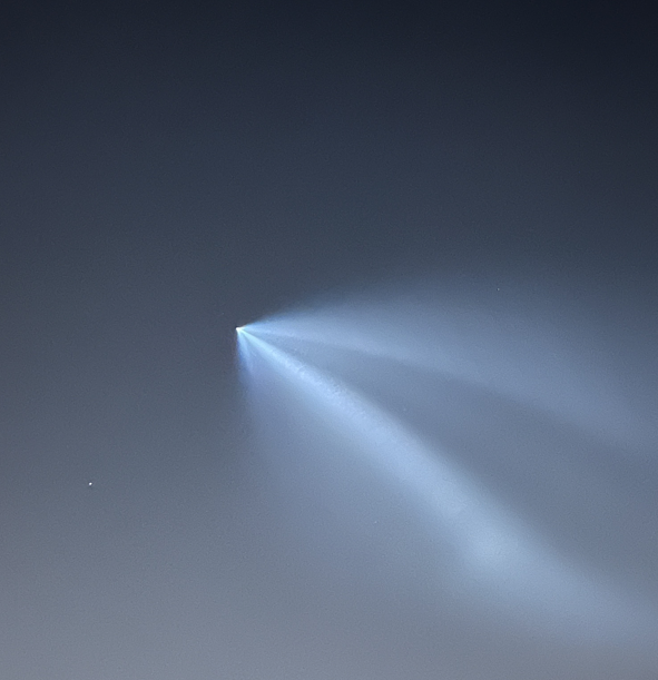Dillonshrop06's tweet photo. 🚨 A #TwilightEffect will be possible this evening on the East Coast!
#SpaceX #Falcon9 Maxar-3 mission is scheduled to launch at 6:13 p.m. ET out of Cape Canaveral, Florida
More Info→
https://t.co/FXS1Ok0BCs https://t.co/s2O0NtfrQS