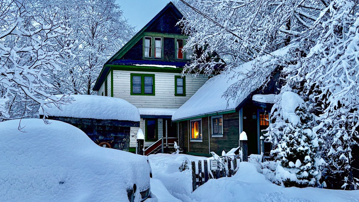 LastFrontHeli's tweet image. The magic continues with cool temps, light snow and dramatic sunrises. For daily ski reports, head to our #heliski conditions portal: bit.ly/3v1TQaY | #heliskiing