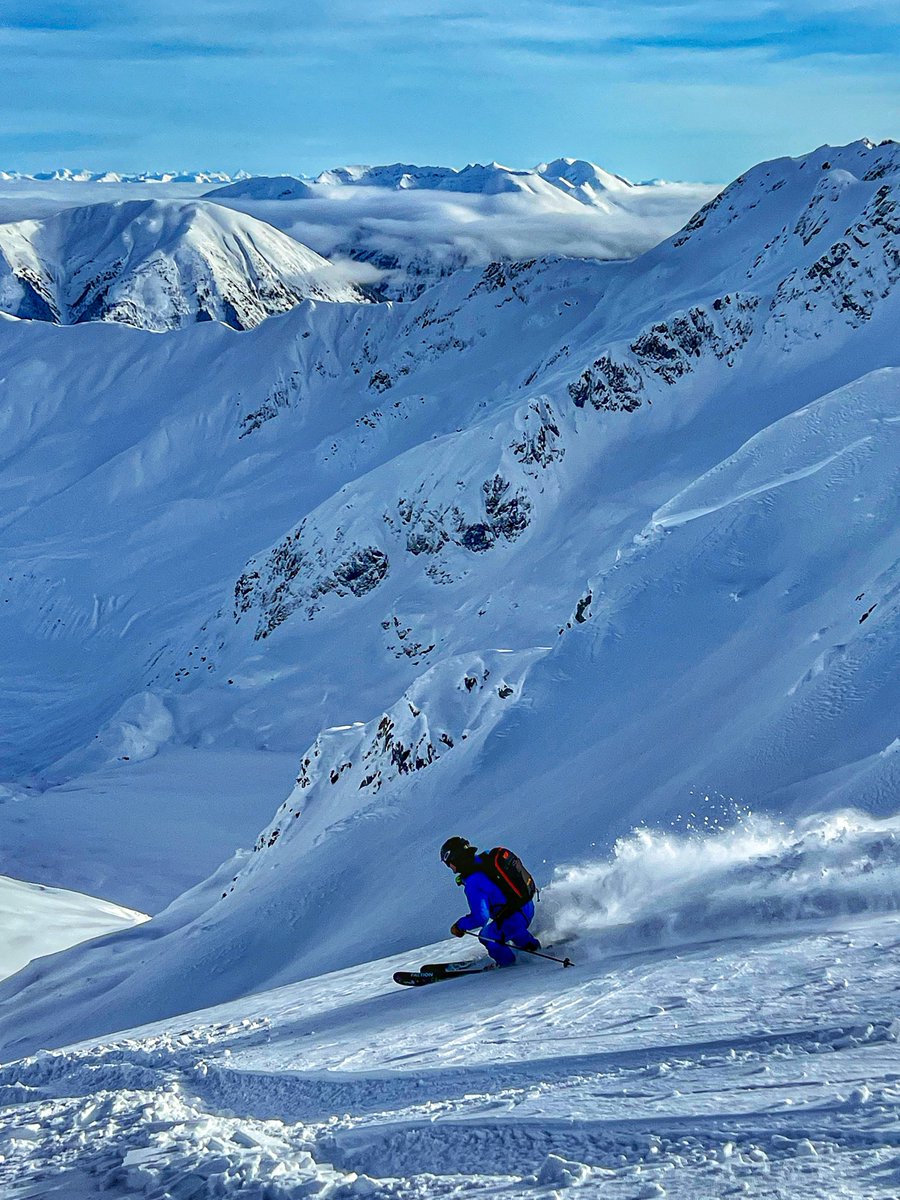 LastFrontHeli's tweet image. The magic continues with cool temps, light snow and dramatic sunrises. For daily ski reports, head to our #heliski conditions portal: bit.ly/3v1TQaY | #heliskiing