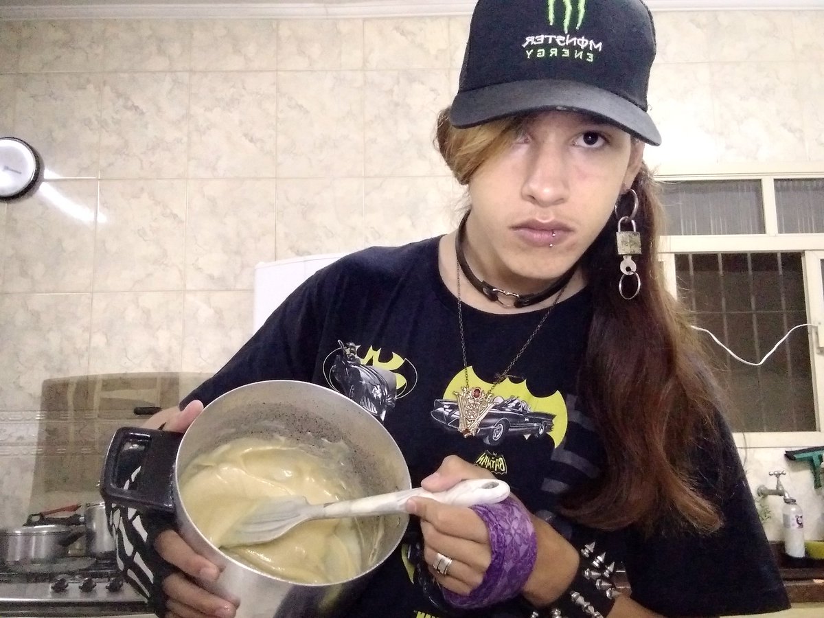batyuri's tweet photo. Recitas #1: Como fazer leite condensado 

Ingredientes: 600 ml de leite;
                          240 g de açúcar.

#receita #receitas #leitecondensado #comofazer #comofazerleitecondensado #receitadeleitecondensado #teen #teenager #teenlife #batyuri #emo
https://t.co/AILwZDwlwQ https://t.co/UjO45WYzgE