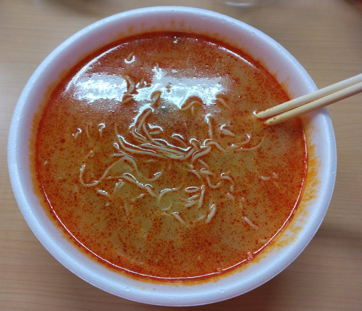 朝ご飯はラーメンです。
辛くてからだ暖まる。😻