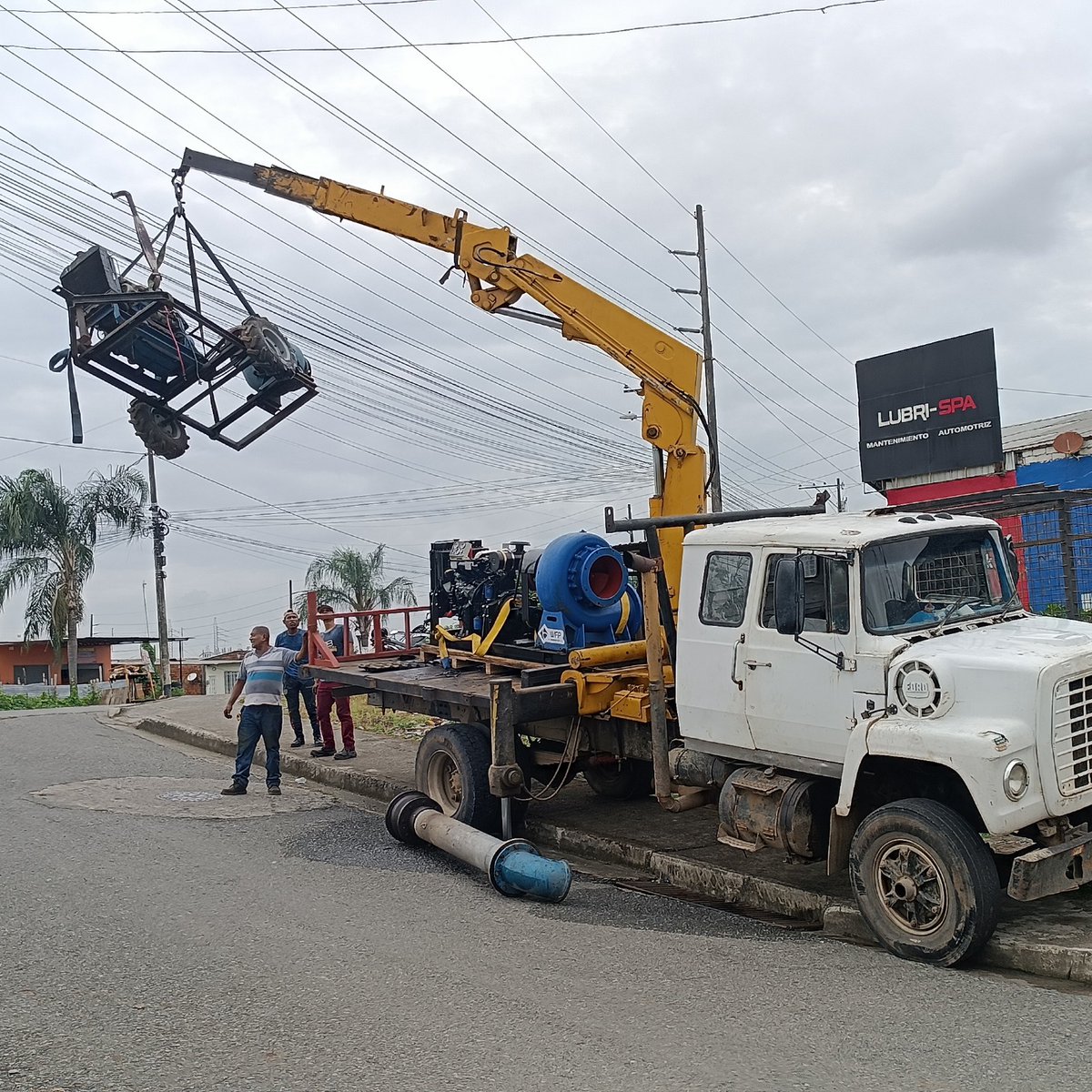 EpEmsaba's tweet photo. 📰 NUEVO EQUIPO PARA ESTACIÓN DE BOMBEO DE AGUAS LLUVIAS 

Implementamos un nuevo equipo de bombeo en la estación de drenaje pluvial ubicada en el sector Emelríos, uno de los puntos considerados como críticos por tener la cota de inundación más baja en la ciudad. https://t.co/2VpZxw0TDr