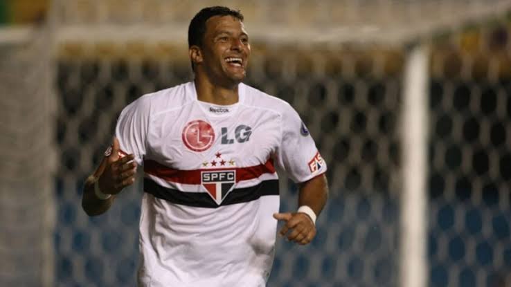 lembrancas_spfc's tweet photo. 04/02/2009
⚔️ São Paulo 2 x 1 Bragantino 
🏆 @Paulistao
⚽ Washington e André Dias 
🏟️ Estádio do Morumbi 
🎟️ Público: 3.935
💵 Renda: R$ 93.595,00
🗣️ Árbitro: José Henrique de Carvalho (SP) https://t.co/eZwsa8OaKu