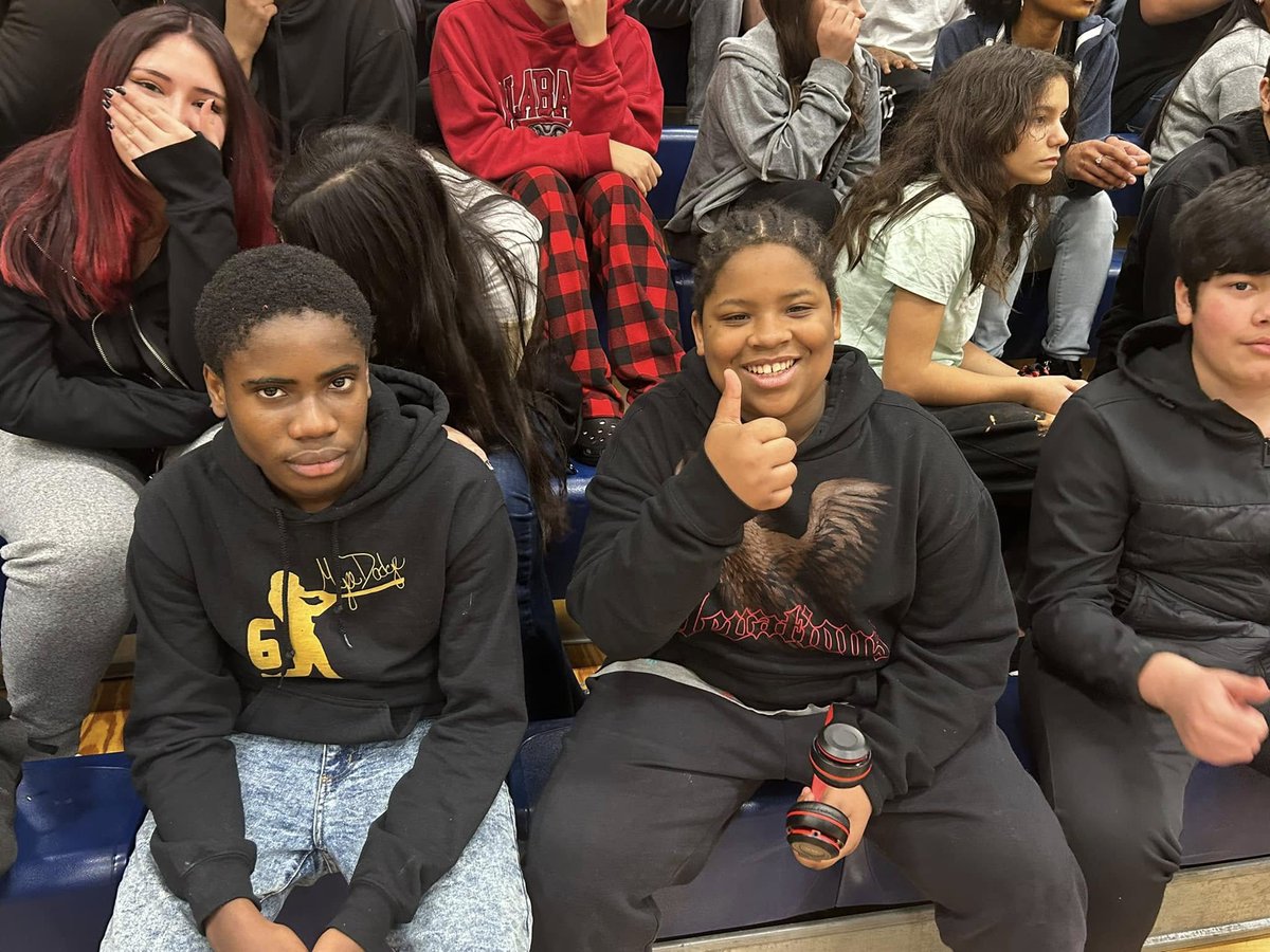 GrandviewMiddle's tweet photo. Our 2nd Quarter Assembly was full of fun, recognition and teamwork! Congrats to Team 1 for winning the Principal’s Cup! #FutureStrong #createfuture #pushboundaries #FutureReady https://t.co/1OMjsZr1ES