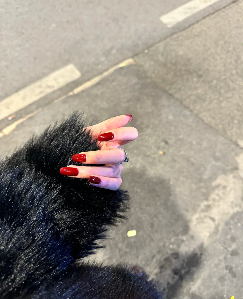 年都过完了吧
来，压岁钱交出来，妈给你攒着
等长大给你娶媳妇。