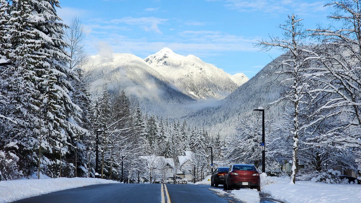 No, this isn't the Rockies, or Whistler, or Colorado, or Montana. This is Westwood Plateau this afternoon in Vancouver, BC... #bcstorm #ShareYourWeather