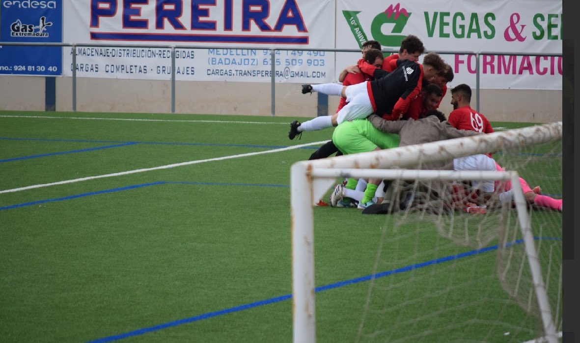 La alegría de la victoria! <a href="/PlusUltraofic/">U.D.PLUS ULTRA</a> <a href="/pysextremena/">Primera y Segunda División Extremeña</a>