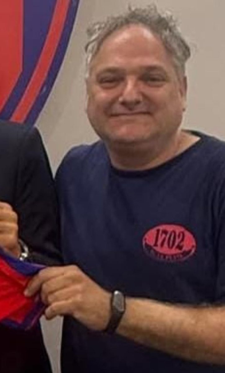 Me duelen los ojos. Mirá esos crotos. 
En qué te convirtieron, Ciclón!