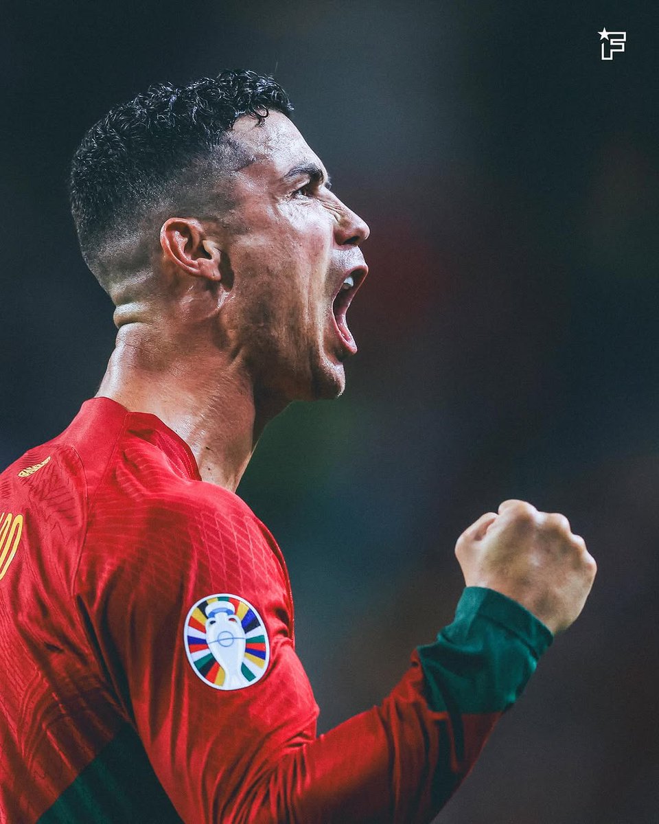 footmercato's tweet photo. Joyeux anniversaire à Cristiano Ronaldo 🇵🇹 qui fête ses 40 ans aujourd’hui ! 🎂🥳🐐

Un mot pour décrire sa carrière ? ✍️ https://t.co/ZNUUfSu3aS