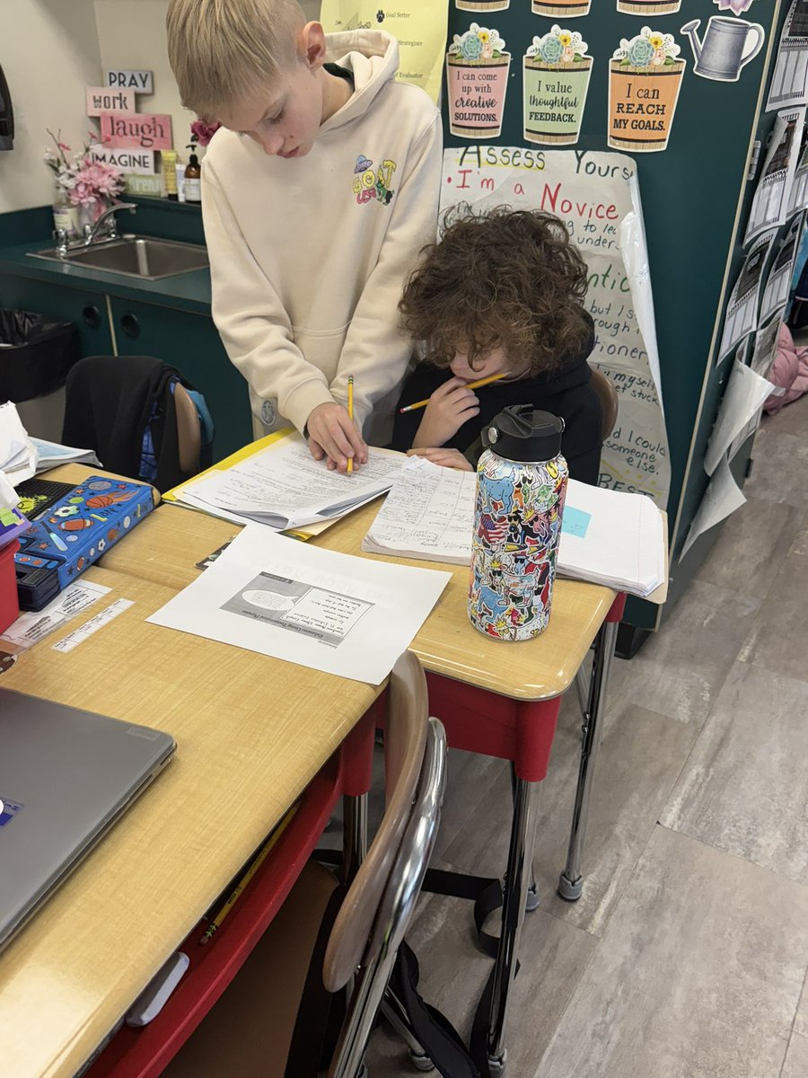 True Community of Practice: Unprompted students supporting and relying on each other to learn and create, mediated by the work of literacy. The beauty of a student empowered workshop. 💫<a href="/SosnovskyHES/">Heather Sosnovsky</a> <a href="/HES1929/">Hewlett Elementary</a> <a href="/TCAdvancingLit/">TC Advancing Literacy</a>