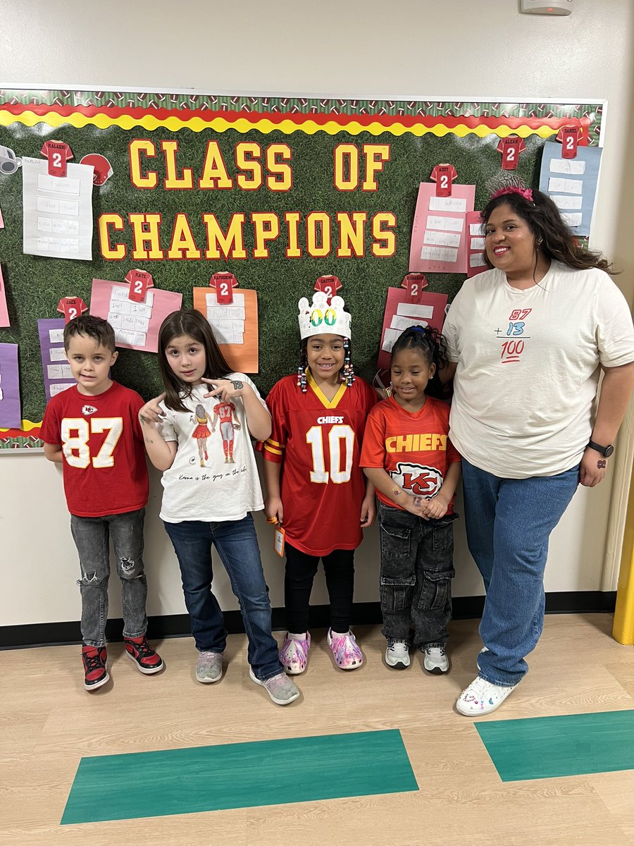 missksutton's tweet image. we can make the whole school shimmer✨ happy tayvis day  (87+13=100 days of school!) @ToppingBulldogs @NKCSchools @Chiefs #nkcschools #ChiefsKingdom #SuperBowl