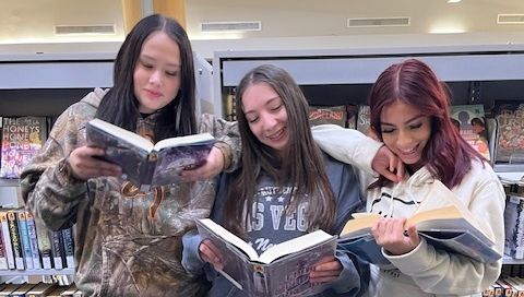 Read anything good lately? Join our Teen Book Club, a monthly meetup where you can chat, recommend, and connect with other book-loving teens!

📅 Second Thursday of the Month
🕖 6pm-7pm
📍 Lakeshore Branch

Registration required: bit.ly/3DEhO0a