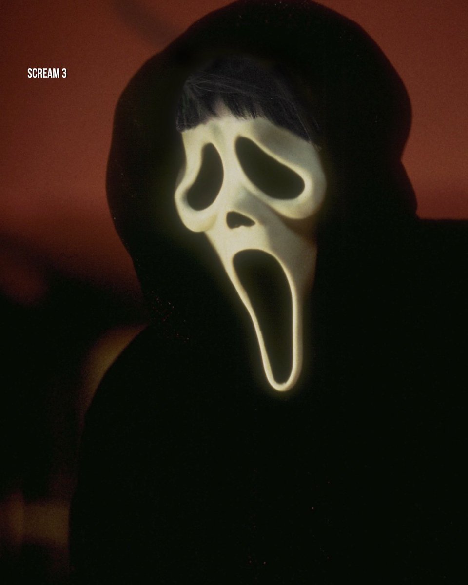 ParamountScares's tweet image. If bangs could slay. 🔪 Who wore it best? 😈 Celebrating @courteneycox’s bangs in #Scream3, which turns 25 today. paramnt.us/scream3