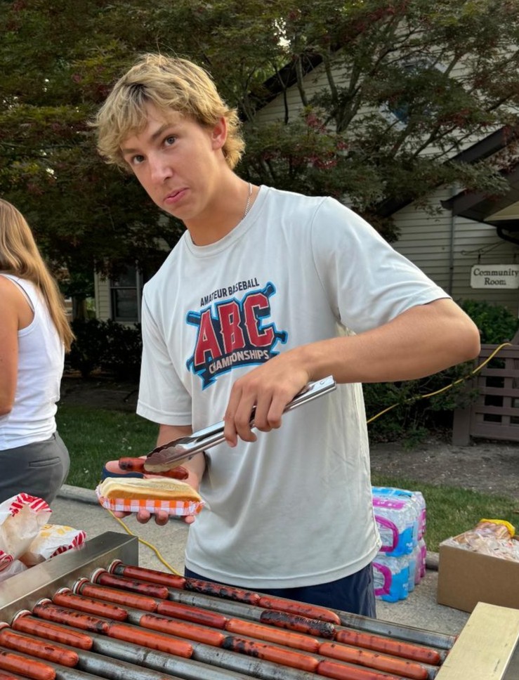 Congratulations, Leo Bartolone ’25—St. Edward Volunteer of the Month! 👏
Leo volunteered at the St. Mary picnic, made blankets for the homeless, and helped serve meals at St. Luke’s community meal. He also worked with the Empowered Sports Adapted Soccer program. Way to go, Leo!