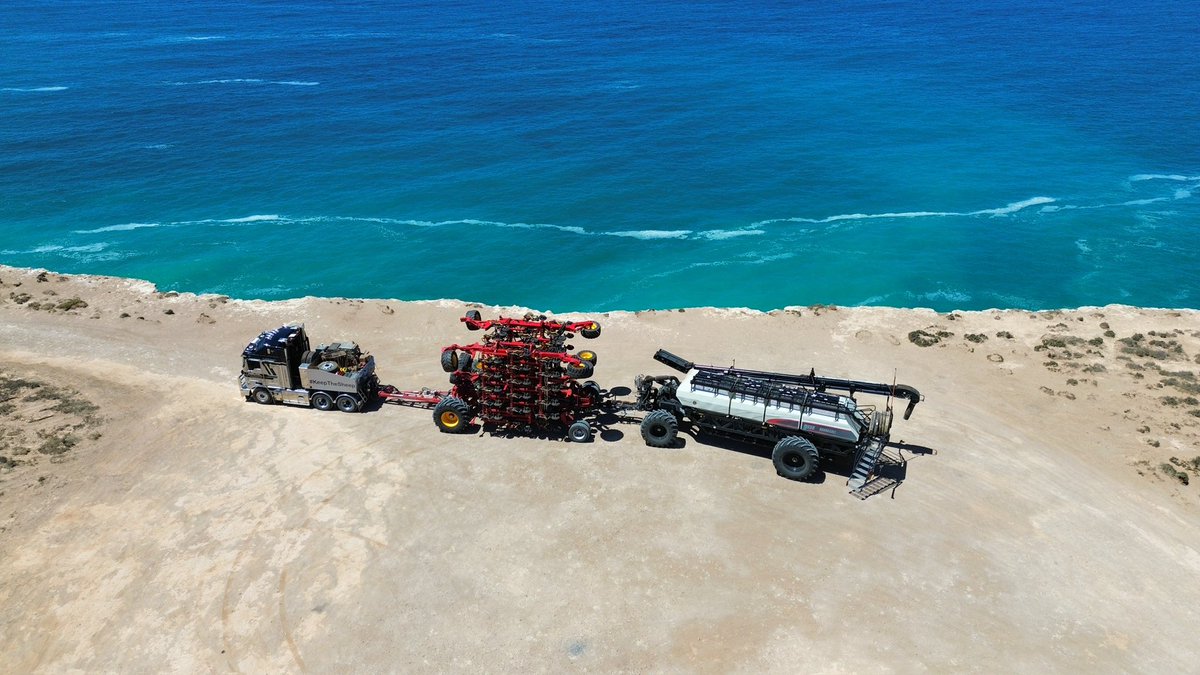 TimMontague77's tweet photo. New 60ft @BourgaultAg bar and bin delivery from Kelmscott Wa to Cummins Sa https://t.co/k64qkvSfwF
