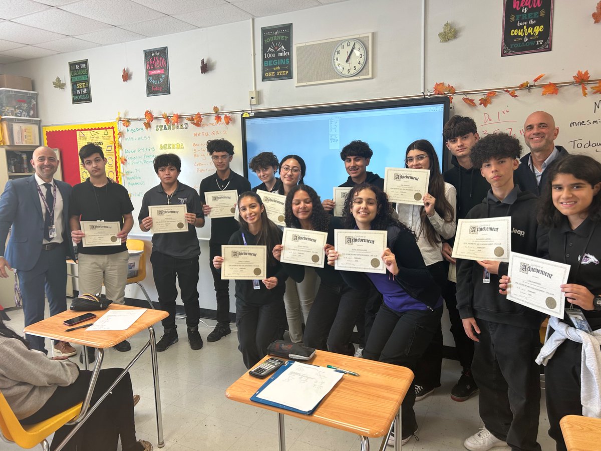 SWMiami_SHS's tweet photo. Shoutout to Mr. Nesmith's incredible students for their hard work and academic achievements! Keep shining bright!
#SWEagleNation
#SWPurplePride
#YourBestChoiceMDCPS https://t.co/YBqzTq8BoN
