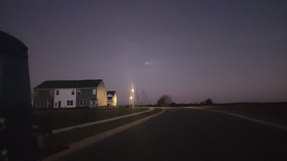 JoeyGuzman's tweet photo. So cool seeing this over the horizon here in Sanford NC! @elonmusk #SpaceX @katcampbellwx https://t.co/leMpVA8C5M