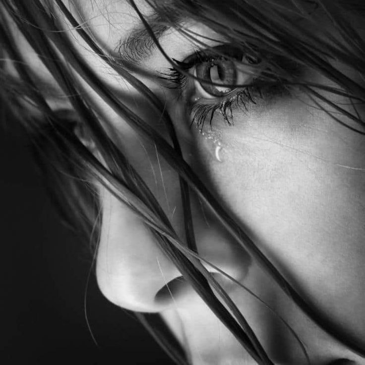 Hay dos tipos de personas:
Las que te secan las lágrimas y te abrazan de lejos con sus palabras y las que te ven todos los días y no se dan cuenta ni tan siquiera que lloraste...
💫 💫 💫