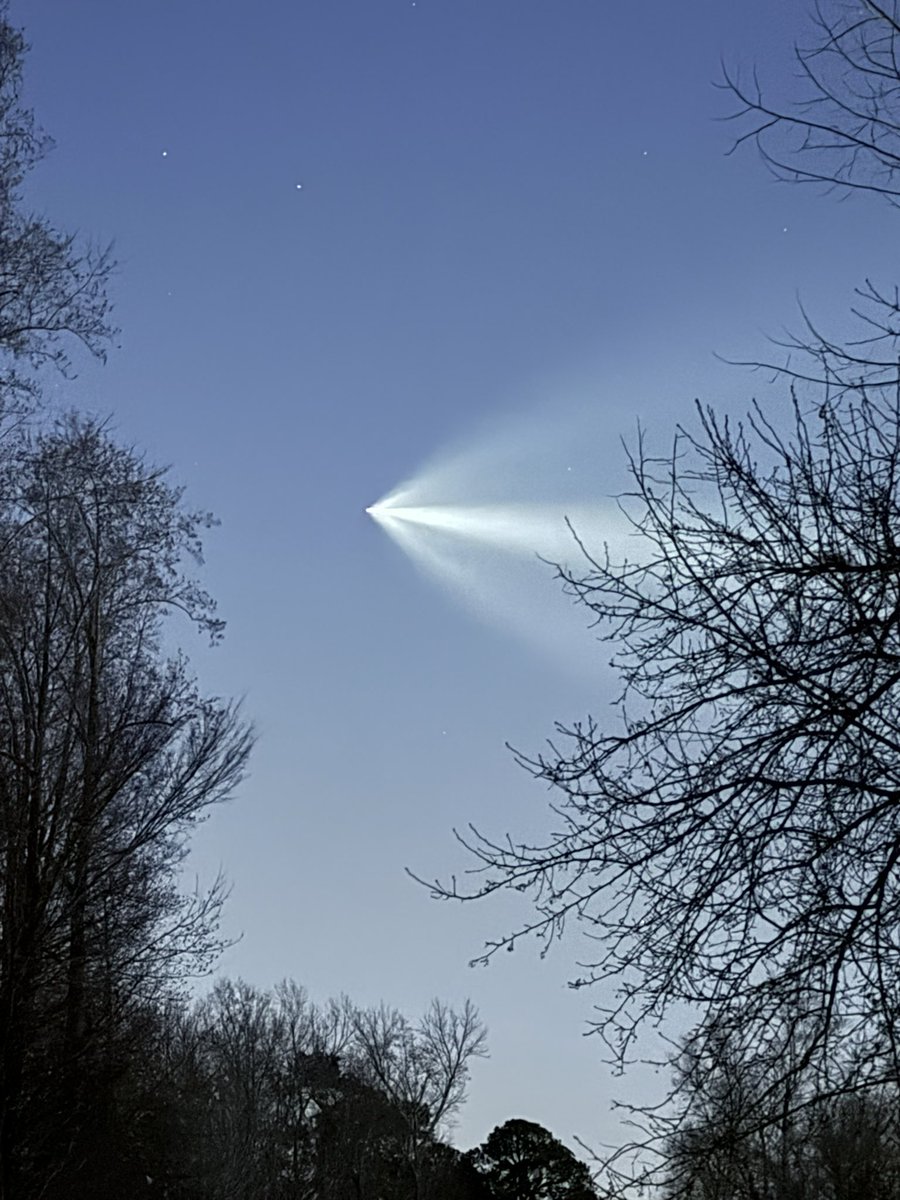phx_lee's tweet photo. SpaceX Worldview 5&amp;6 rocket stage 2 seen from my house https://t.co/ZsHRxgkvGa