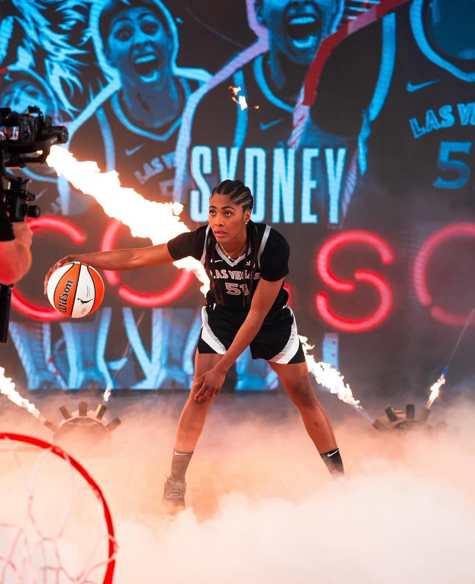 trendyhoopstars's tweet photo. BREAKING: Sydney Colson to sign with Indiana Fever. 😳 https://t.co/wZ6dciA47W