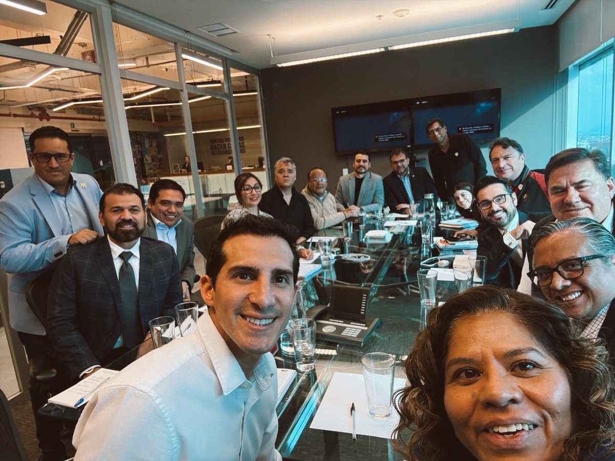 Rommel_Pacheco's tweet photo. El futuro del deporte en México depende de lo que hagamos hoy, y estamos trabajando juntos para hacerlo realidad. 

Nuestro objetivo es poner a nuestros atletas en los primeros lugares, porque el trabajo en equipo siempre da resultados. https://t.co/ih00xQeHgW