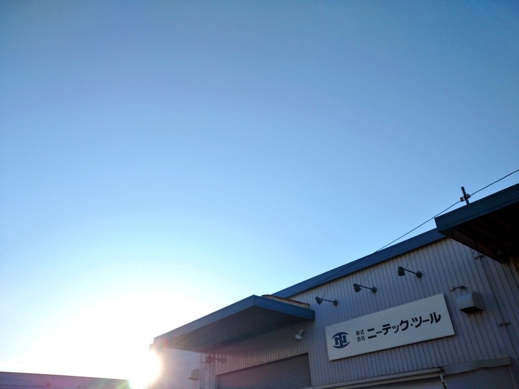 neatech_tool's tweet image. みなさん、おはようございます！
京都市伏見区は晴れです☀

寒っ！☃️
通勤時に道路に立てられた外気温計をみると「−1℃」❄
寒波は週明けまで続くようですので気をつけましょう！

#企業公式が毎朝地元の天気を言い合う