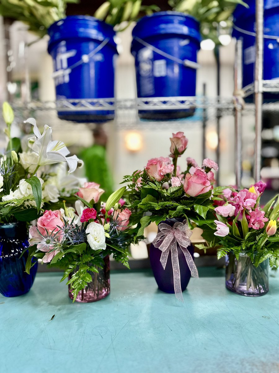 cfcreative901's tweet image. Happy February from Cecilia Fay Creative! 💕
Love is in the air, and Valentine’s Day is just around the corner. Here are some essentials for 2/14.

🧀Charcuterie at Feast and Graze.

🪡Custom alterations for your date night fit from Cari’s Closet. 

💐Flowers from Lynn Doyle.