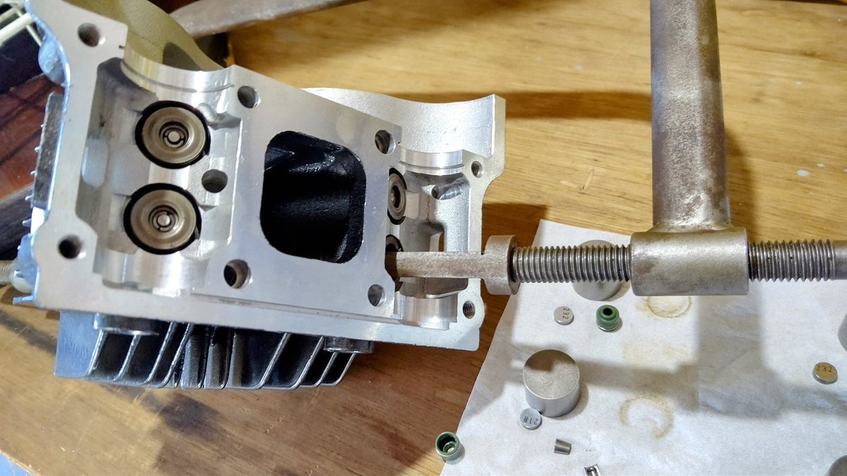 U8_8mamo10's tweet image. 寒くて手が動かん💦
#ホンダモンキー4バルブ #DOHC #kitaco #DAYTONA #TAKEGAWA #地獄のチューナー