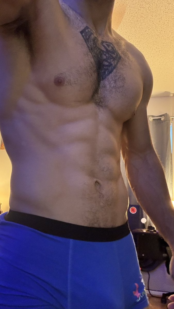 DaddyLongZaddy's tweet photo. Blue looks good on me 🤷 https://t.co/uFnY8MZDFn