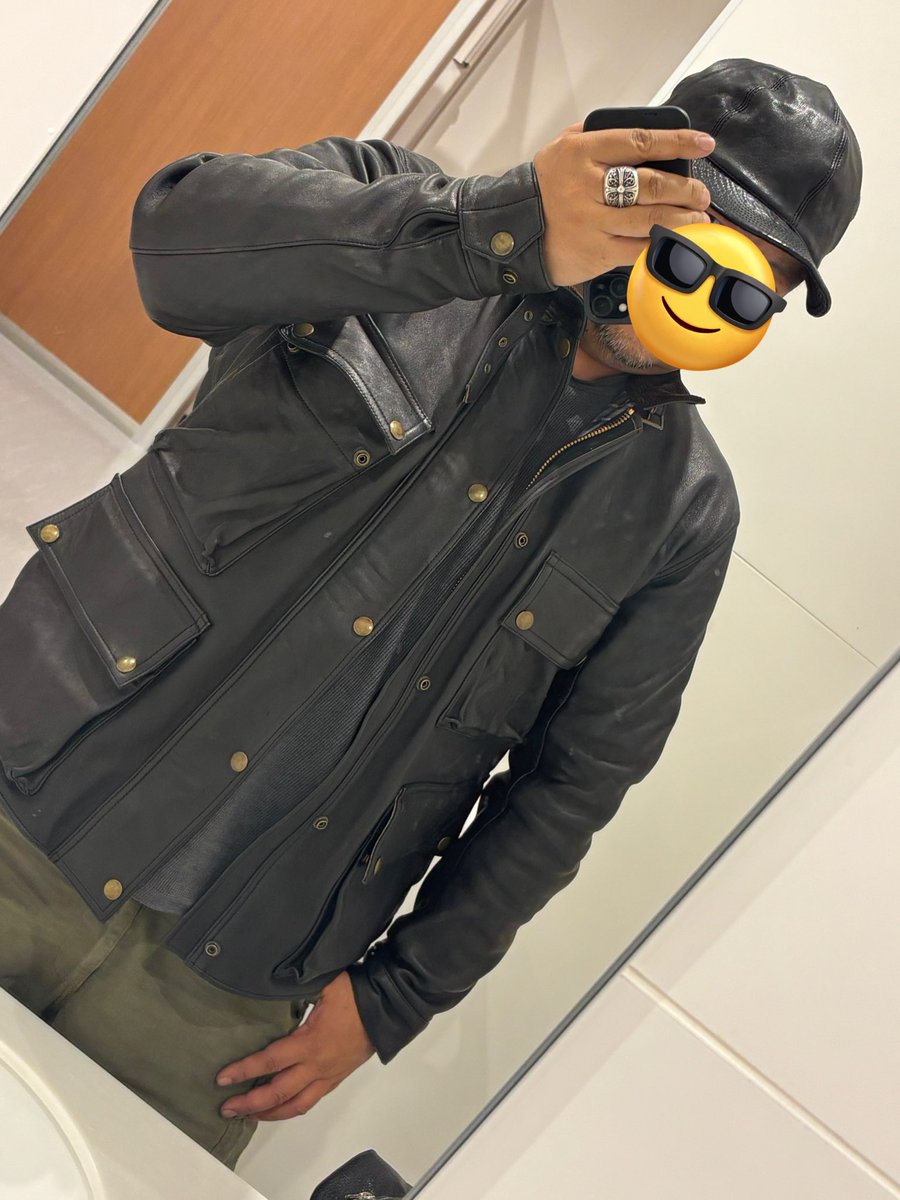 yasu3_2's tweet photo. 急ピッチで育成中の革ジャン #ADDICTCLOTHES #AD10
セミオーダーで袖丈を4cm長くオーダーしただけで、こんなにも気に入ると思わなかった🤭💕
ADDICTの他のライダースより身幅にも多少ゆとりがあるから、ほんと気安くて、着丈もちょっと長いから暖かい🥳
ほんとにオーダーして良かった1着✨🥇🏆✨ https://t.co/5txSkwnTo6