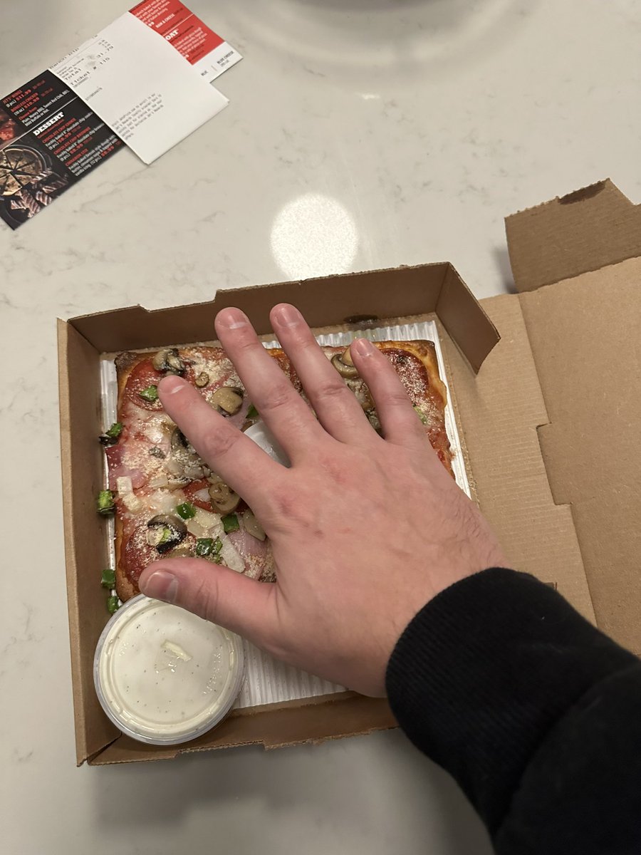 wuhsgolf's tweet photo. @JetsPizza this is $30? 🤔 Just for a small gluten free? While I appreciate having the option, this is ridiculous. https://t.co/8Jho4GMBUx
