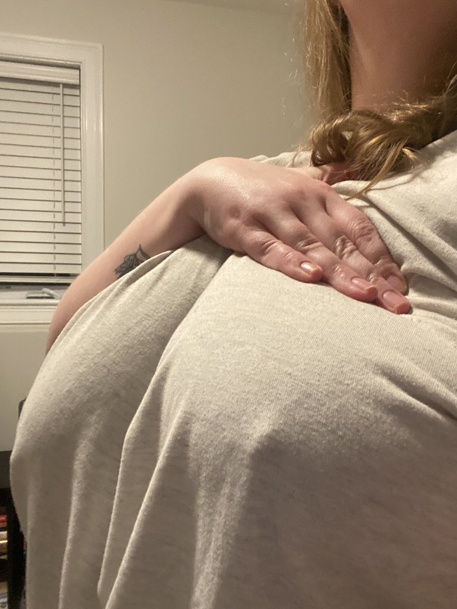 meadow_moonbeam's tweet photo. It was a tad cold in my room 🥶

Subscribe @meadowmoonbeam for 🆓 daily content https://t.co/apEsR89cgL